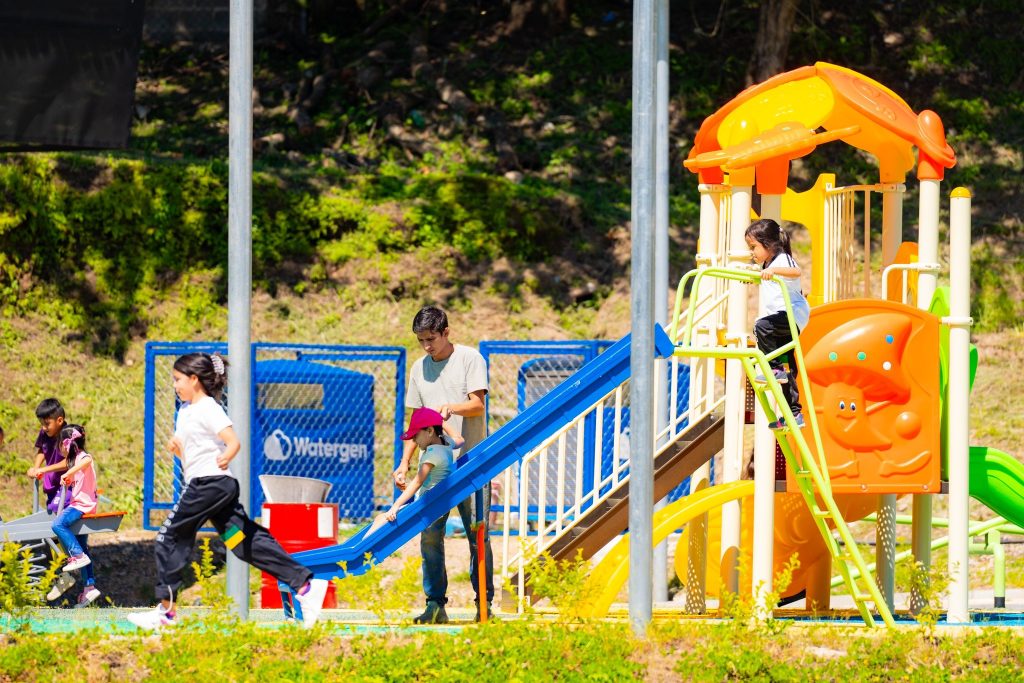 Habitantes de la Colonia Popotlán de Apopa reciben un renovado complejo deportivo